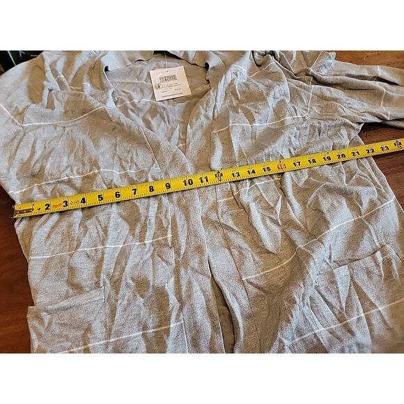 New 89th Madison Women’s Gray White Striped Cardigan Plus Size 3X - Picture 8 of 9
